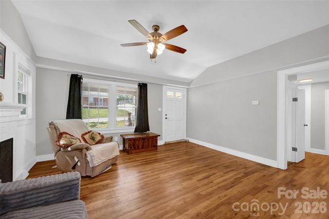 723 F Avenue SE, Hickory, NC 28602