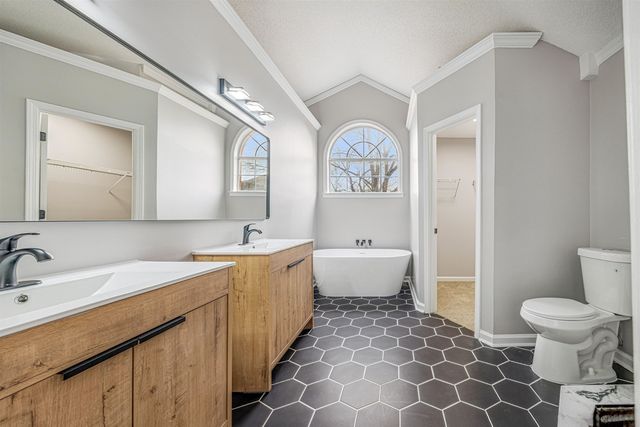 3082 WOODLAND CREST DR, Lakeland, TN 38002