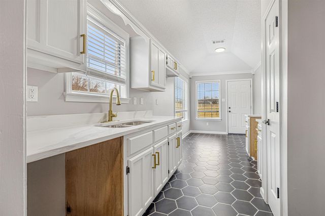 3082 WOODLAND CREST DR, Lakeland, TN 38002