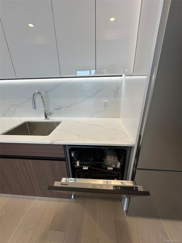 144-49 Northern Boulevard 520, Flushing, NY 11354