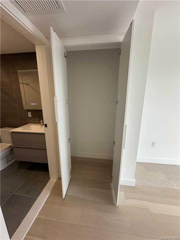 144-49 Northern Boulevard 520, Flushing, NY 11354