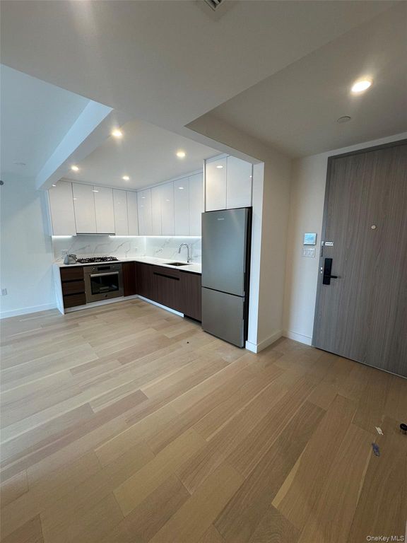 144-49 Northern Boulevard 520, Flushing, NY 11354 — photo 2