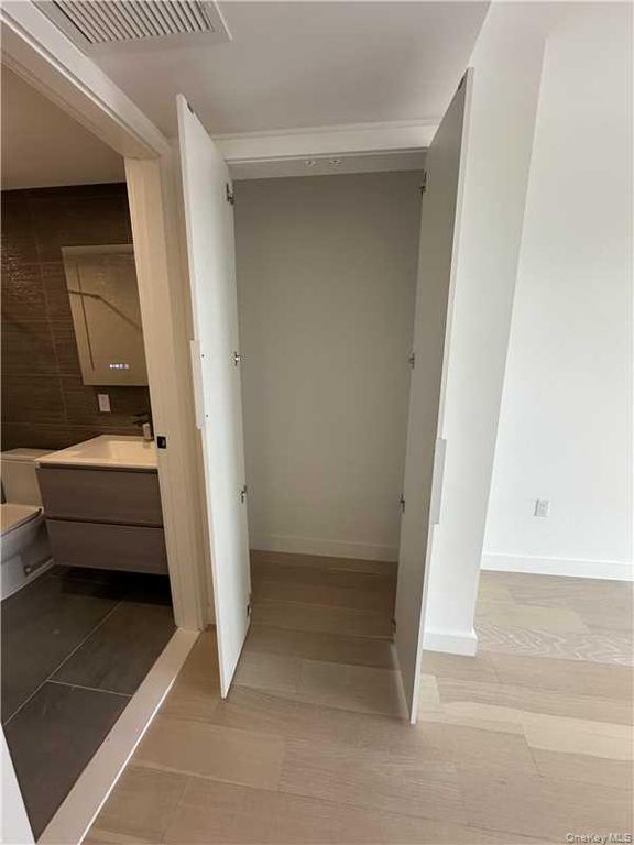 144-49 Northern Boulevard 520, Flushing, NY 11354 — photo 5