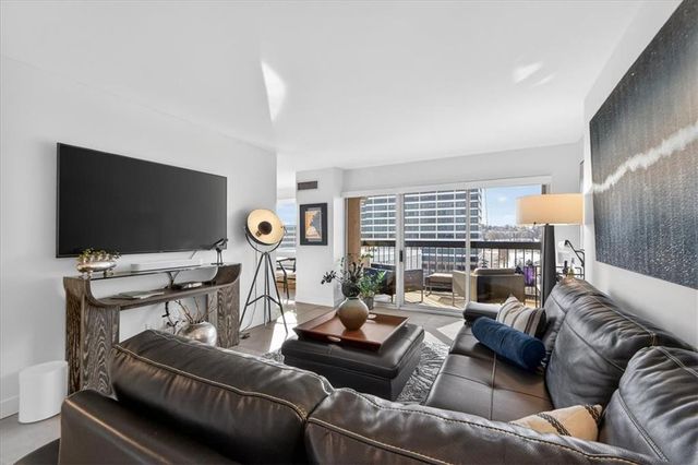 2510 Grand Boulevard 1102, Kansas City, MO 64108