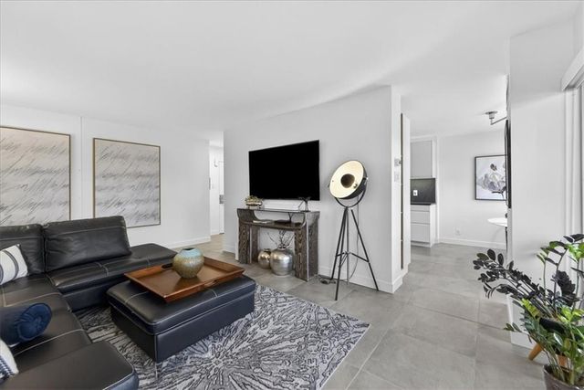 2510 Grand Boulevard 1102, Kansas City, MO 64108