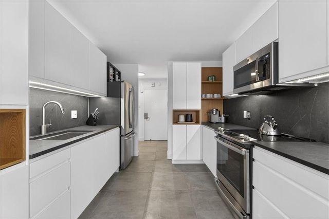 2510 Grand Boulevard 1102, Kansas City, MO 64108