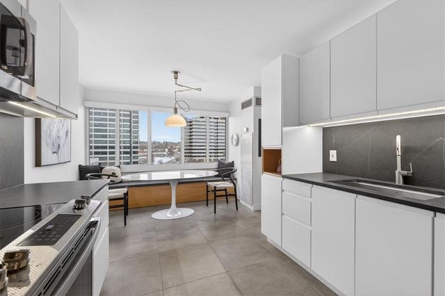 2510 Grand Boulevard 1102, Kansas City, MO 64108