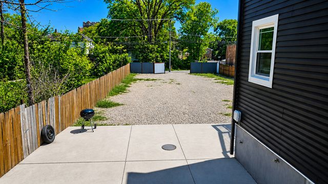 7527 S Stewart Avenue 1, Chicago, IL 60620