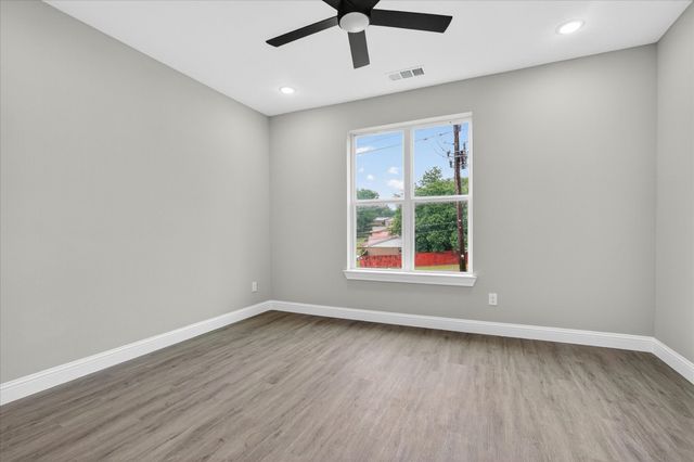 808 Premier, Grand Prairie, TX 75051