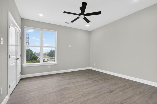 808 Premier, Grand Prairie, TX 75051