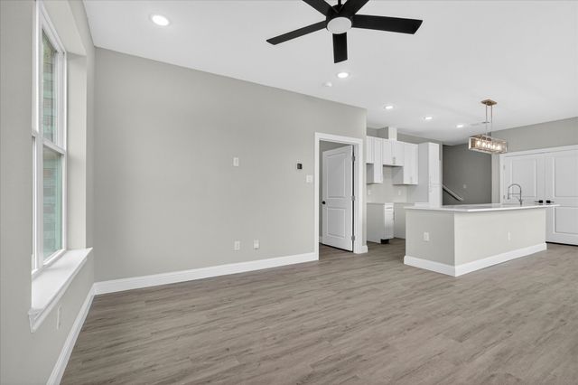 808 Premier, Grand Prairie, TX 75051