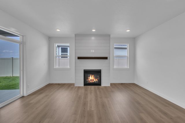 1231 N High Desert Dr, Deer Park, WA 99006