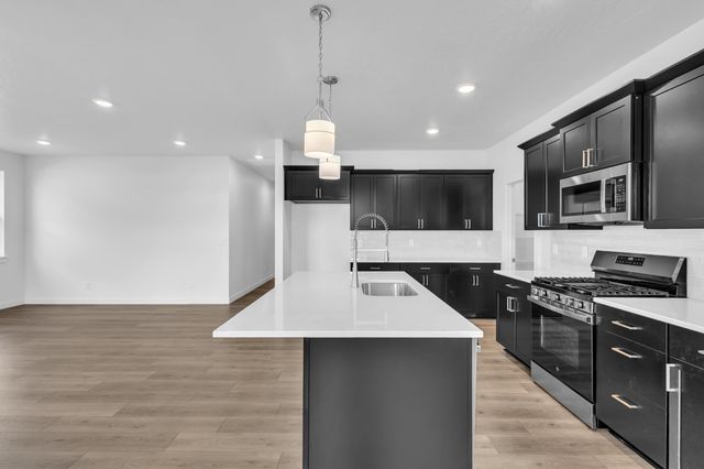 1231 N High Desert Dr, Deer Park, WA 99006