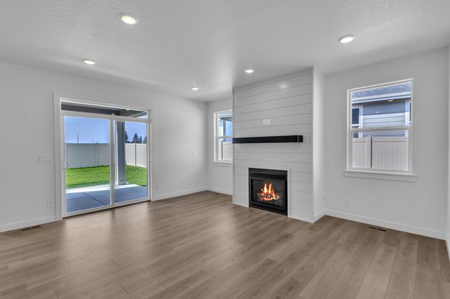 1231 N High Desert Dr, Deer Park, WA 99006