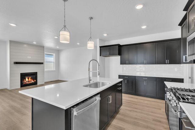 1231 N High Desert Dr, Deer Park, WA 99006