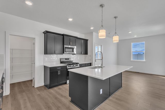 1231 N High Desert Dr, Deer Park, WA 99006