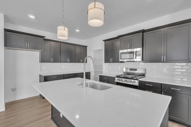 1231 N High Desert Dr, Deer Park, WA 99006