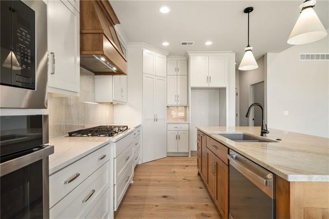 1401 Kintyre Court, Raymore, MO 64083