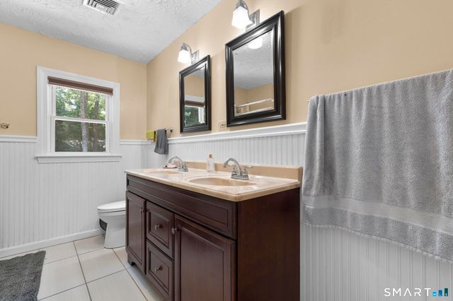 15 Inwood Drive, Naugatuck, CT 06770
