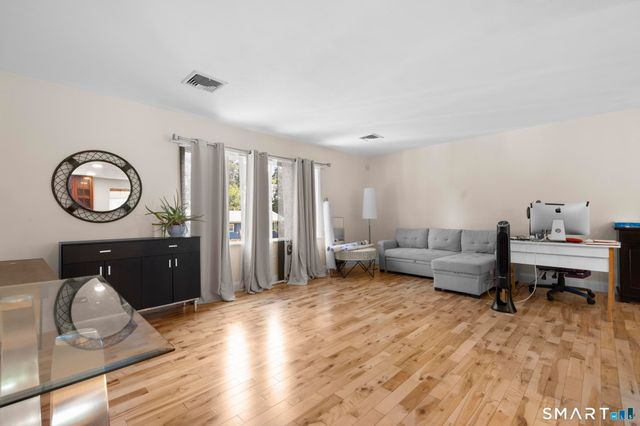 15 Inwood Drive, Naugatuck, CT 06770