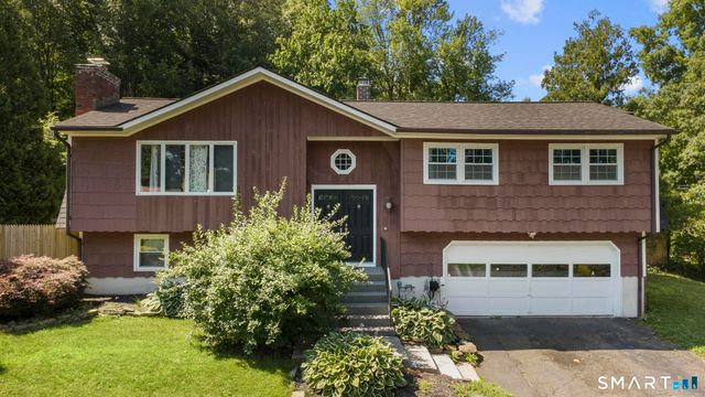 15 Inwood Drive, Naugatuck, CT 06770