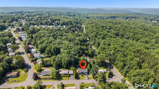15 Inwood Drive, Naugatuck, CT 06770