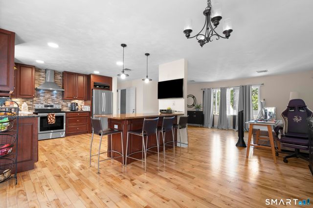 15 Inwood Drive, Naugatuck, CT 06770