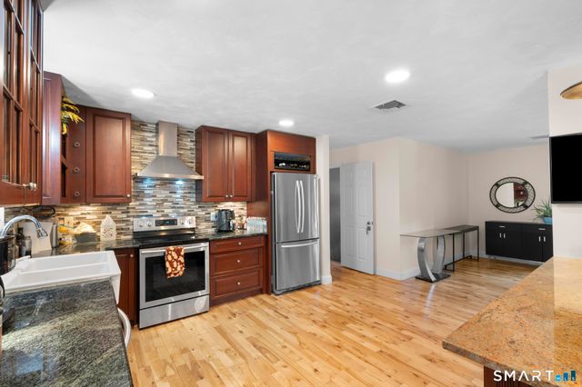 15 Inwood Drive, Naugatuck, CT 06770
