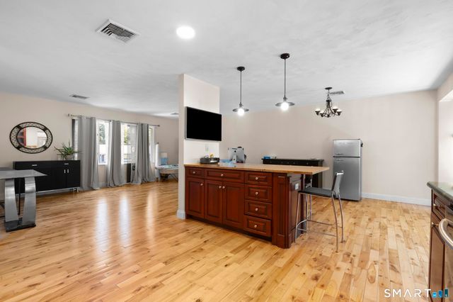 15 Inwood Drive, Naugatuck, CT 06770