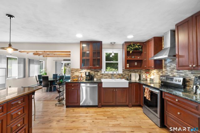 15 Inwood Drive, Naugatuck, CT 06770