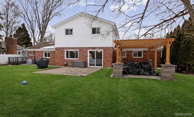 28426 Chatham Road, Grosse Ile Township, MI 48138