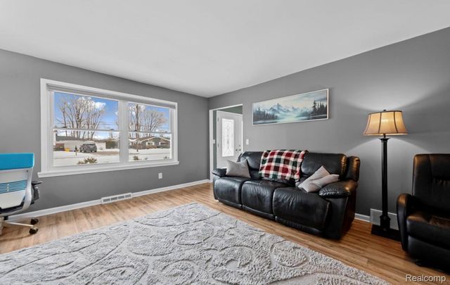 28426 Chatham Road, Grosse Ile Township, MI 48138