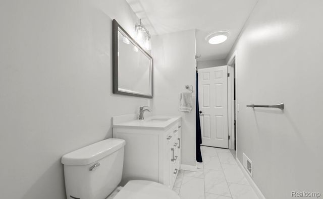 28426 Chatham Road, Grosse Ile Township, MI 48138