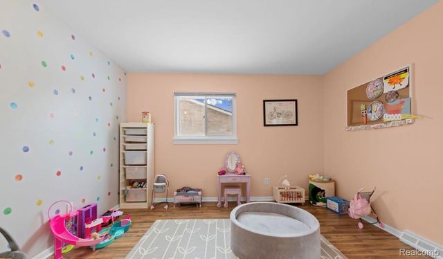 28426 Chatham Road, Grosse Ile Township, MI 48138