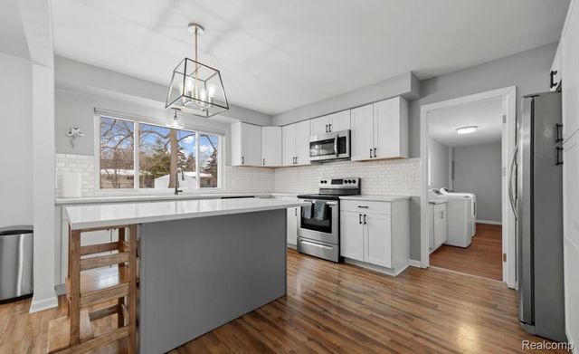 28426 Chatham Road, Grosse Ile Township, MI 48138