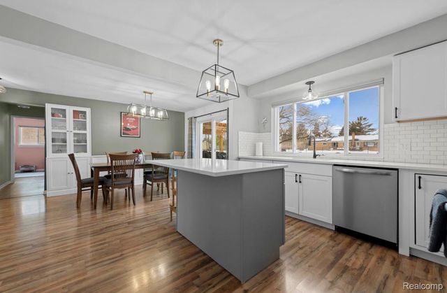 28426 Chatham Road, Grosse Ile Township, MI 48138