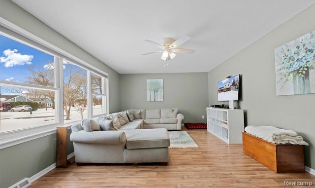 28426 Chatham Road, Grosse Ile Township, MI 48138