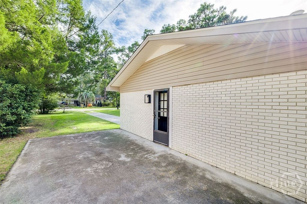Image 4 of property listing at 122 Westwood Drive, Rincon, GA 31326