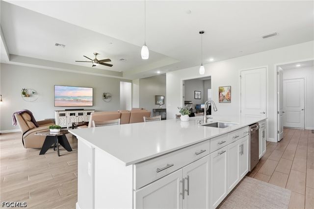 17040 Serengeti CIR, Alva, FL 33920