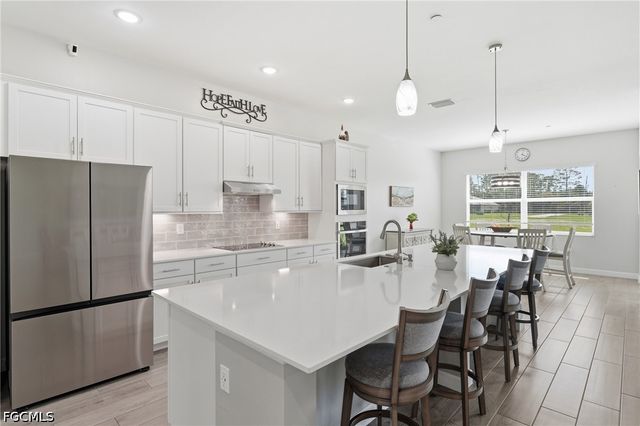 17040 Serengeti CIR, Alva, FL 33920