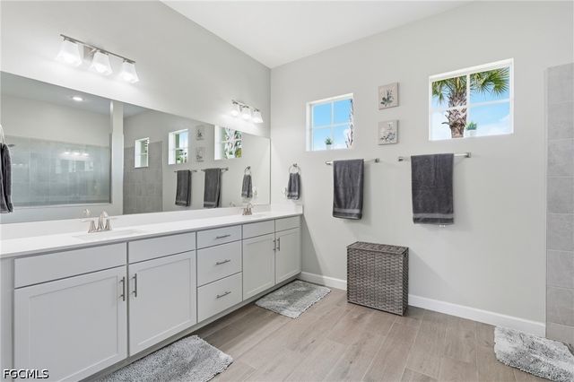 17040 Serengeti CIR, Alva, FL 33920