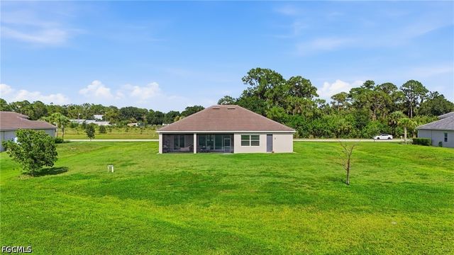 17040 Serengeti CIR, Alva, FL 33920
