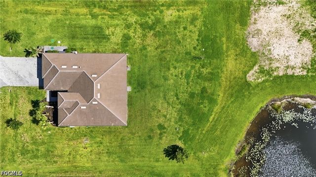 17040 Serengeti CIR, Alva, FL 33920