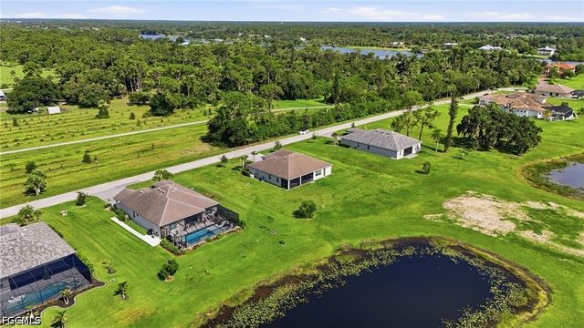 17040 Serengeti CIR, Alva, FL 33920
