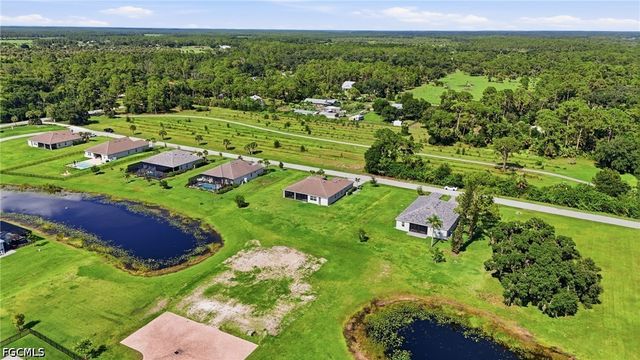 17040 Serengeti CIR, Alva, FL 33920