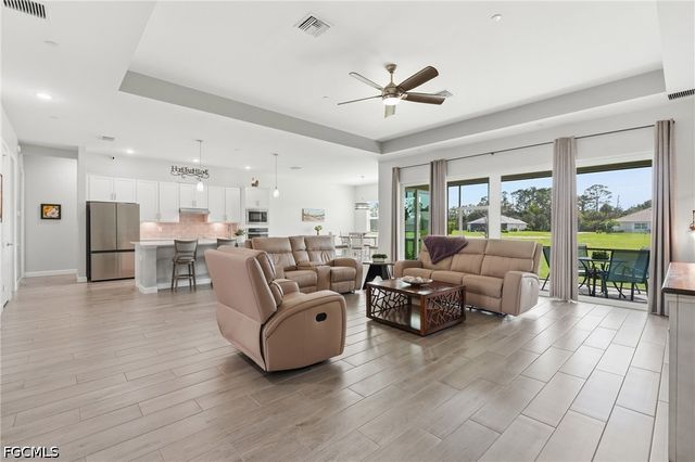 17040 Serengeti CIR, Alva, FL 33920