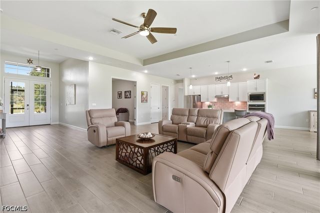 17040 Serengeti CIR, Alva, FL 33920