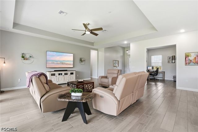17040 Serengeti CIR, Alva, FL 33920