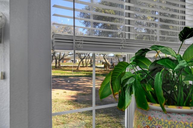 384 Sunset RDG, Blanco, TX 78606