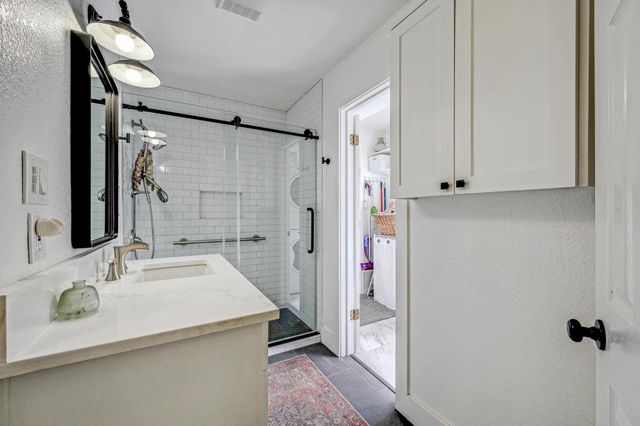 384 Sunset RDG, Blanco, TX 78606